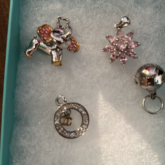 Charms to hang on jewlery - Picture 2 of 2
